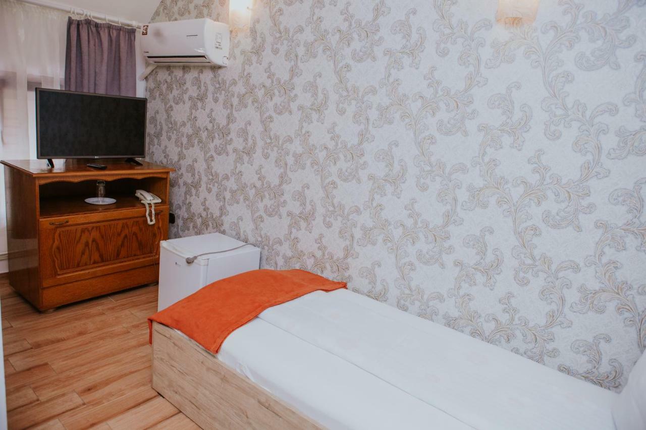 Hotel-Restaurant Milenium Nagyszalonta Kültér fotó