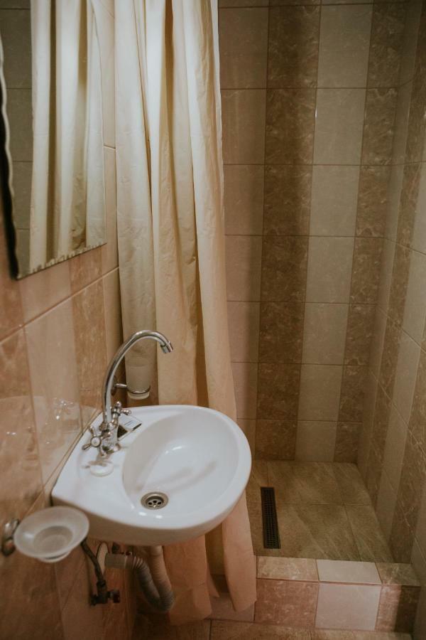 Hotel-Restaurant Milenium Nagyszalonta Kültér fotó