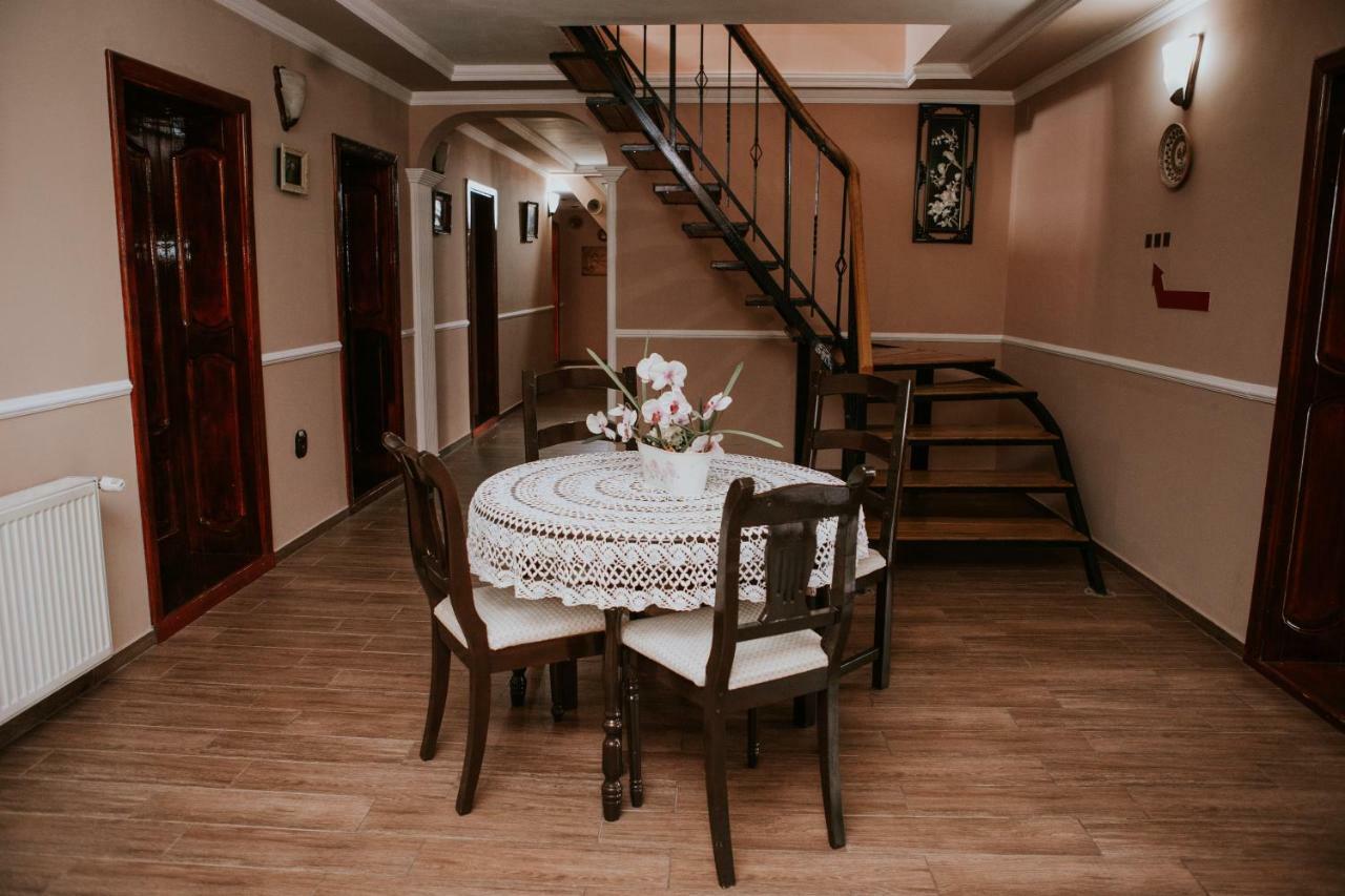 Hotel-Restaurant Milenium Nagyszalonta Kültér fotó