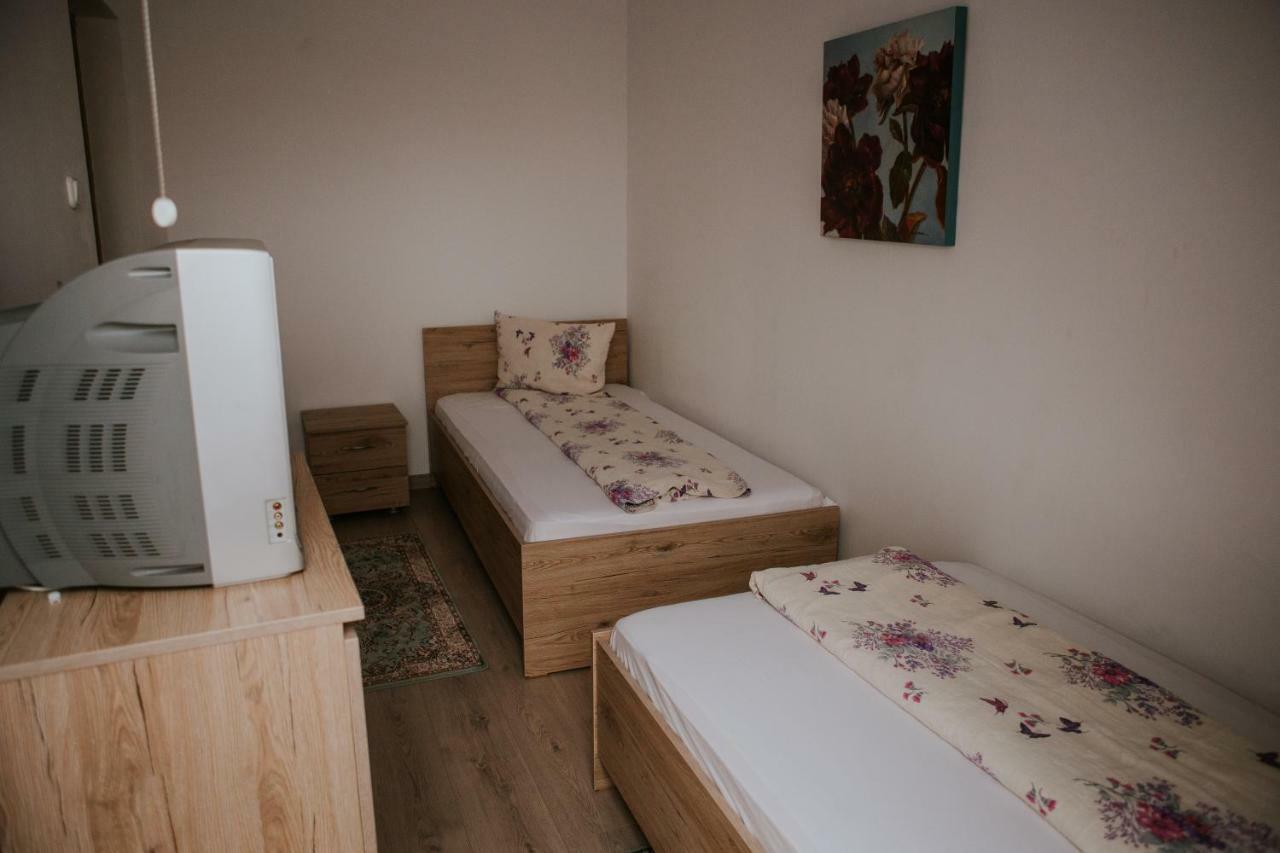 Hotel-Restaurant Milenium Nagyszalonta Kültér fotó