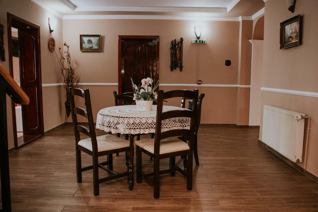 Hotel-Restaurant Milenium Nagyszalonta Kültér fotó